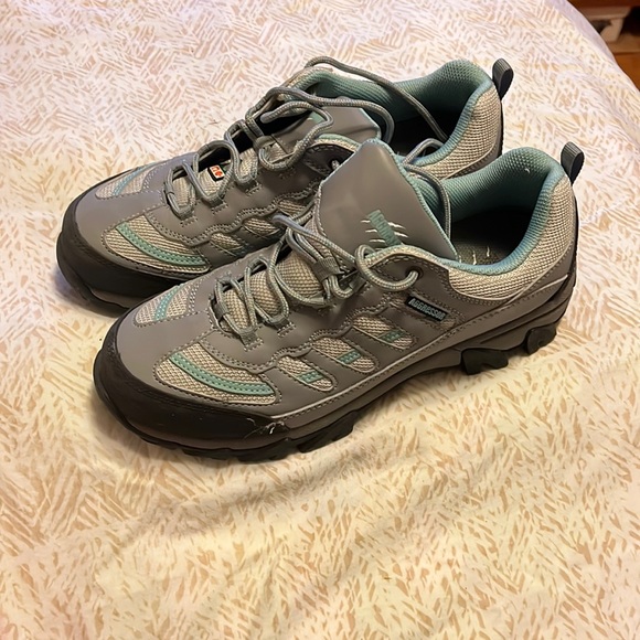 Size 10 Women’s Hiking/Safety Shoes - Picture 1 of 2